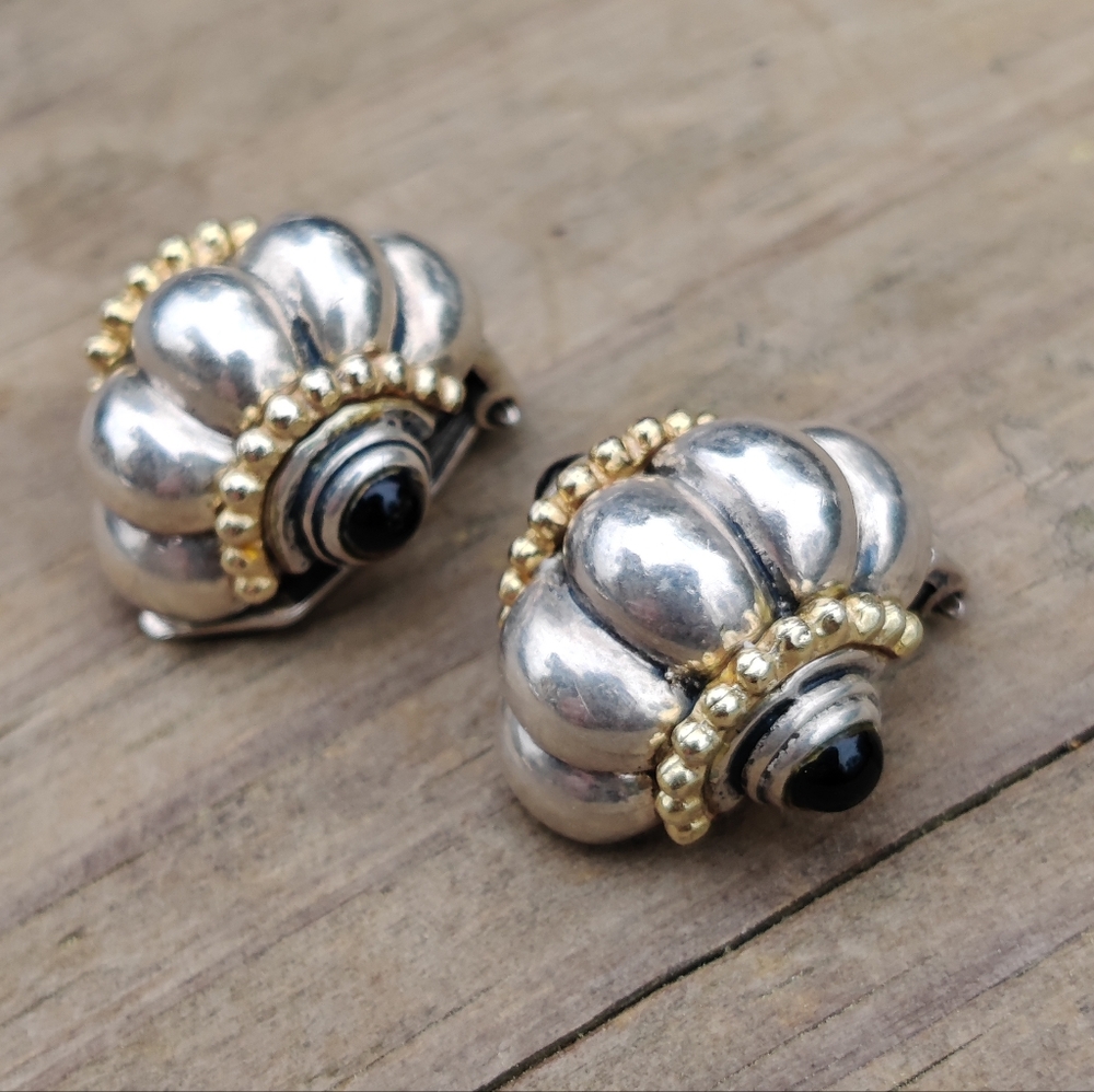 Vintage sterling Margaret Ellis Etruscan Revival onyx earrings - Picture 4 of 12